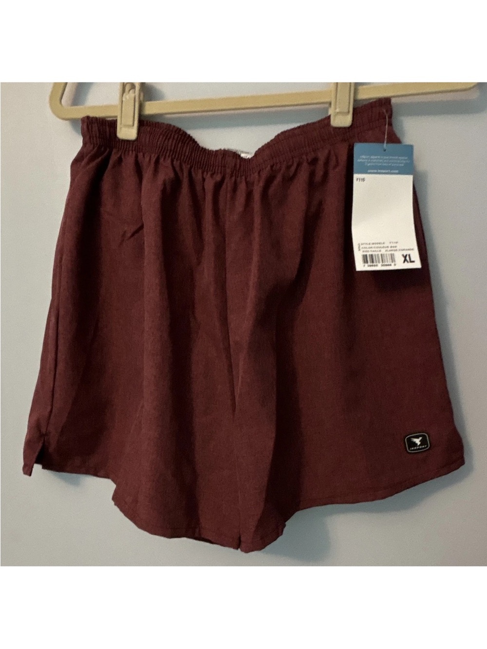 Men's Athletic Elastic-Waist Maroon Shorts with Small Logo Patch